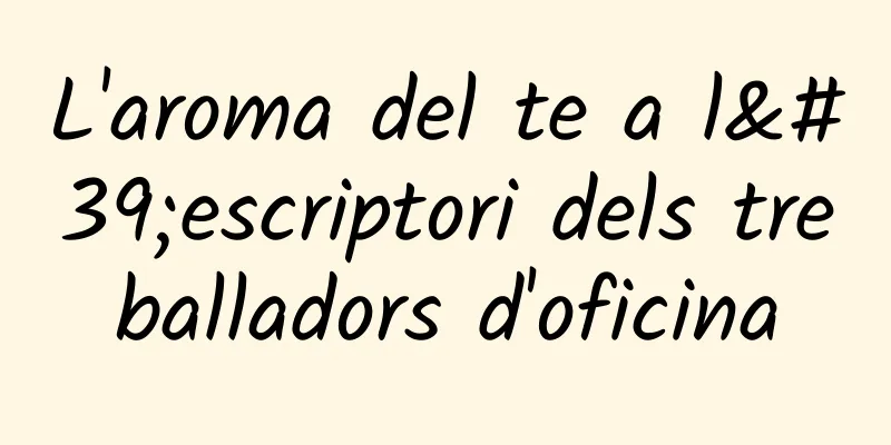 L'aroma del te a l'escriptori dels treballadors d'oficina